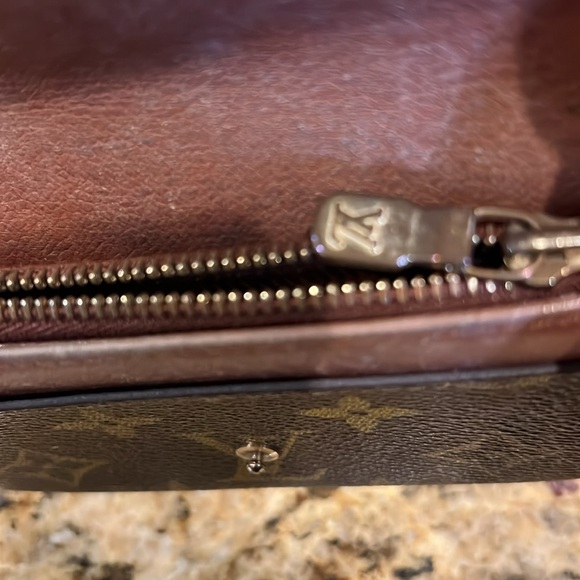 Authentic Louis Vuitton small wallet - Picture 8 of 12